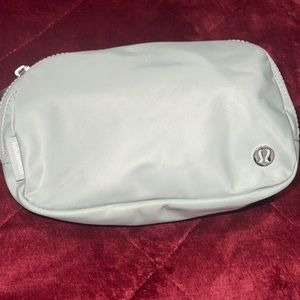Everyday Belt Bag “Silver Drop “